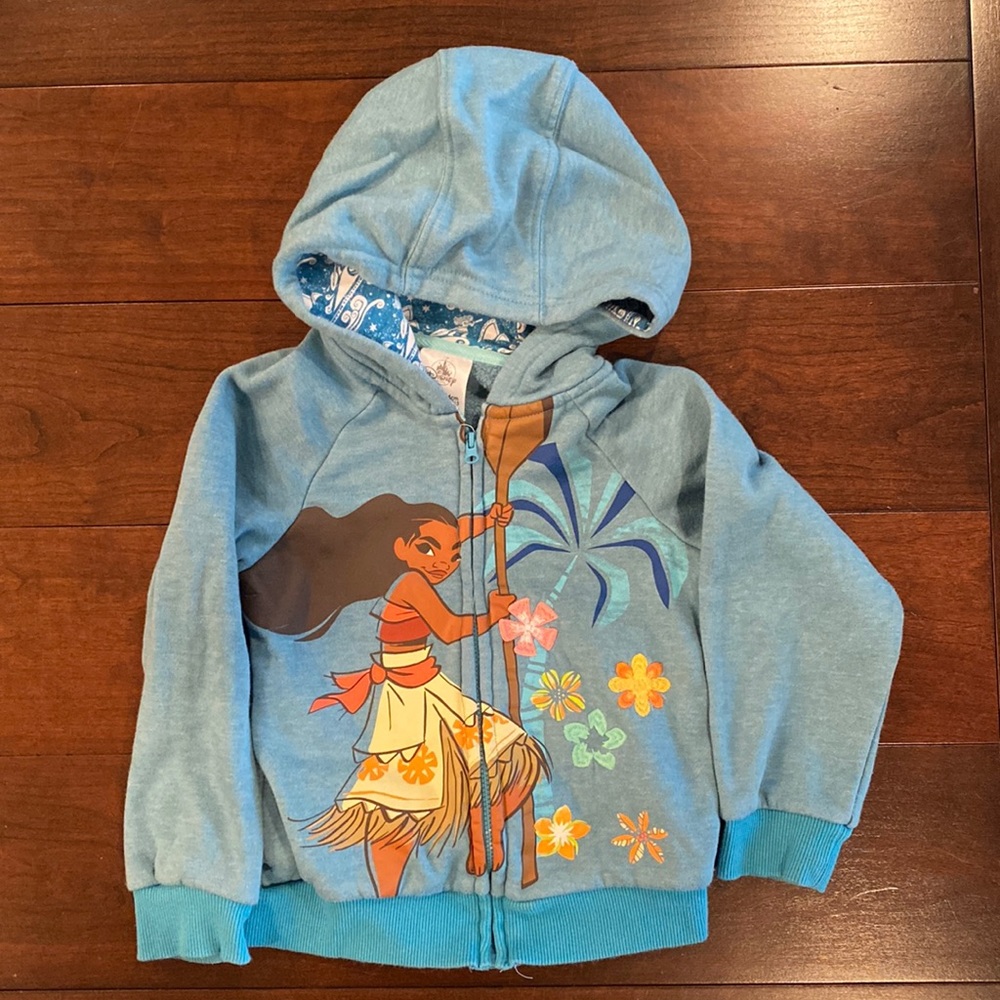 Disney Moana hooded sweatshirt size 4, has pockets.